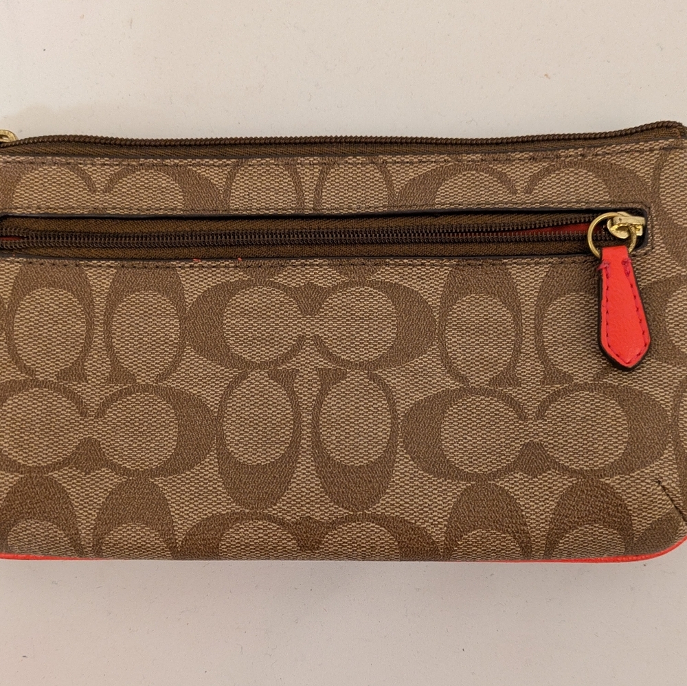 Coach Clutch w/Wrist Strap - Picture 4 of 8